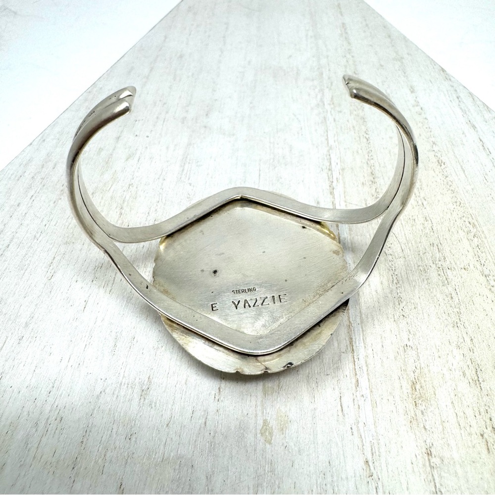E YAZZIE Navajo sterling silver, large onyx cuff bracelet, 47.2g - Picture 9 of 13